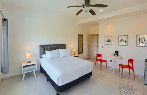 La Paz Hotel | Commercial Zone Studios, Pool, BBQ and Beach 7 Blocks