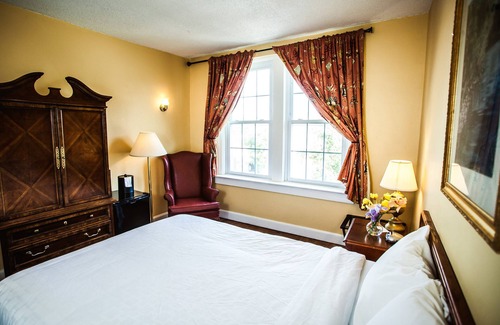 Linden Hotel | Commodore Hotel & Café