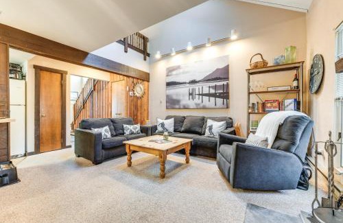 Lake Harmony House | Community Beach Access Lake Harmony Townhome