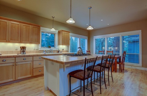 Westbrook Meadows House | Community Hot Tub, Launch for Adventure, On River Trail, Ski/Drying Rack