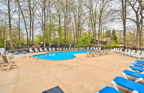 Lake Harmony House | Community Perks and Deck Lake Harmony Townhome!