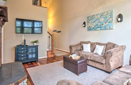 Lake Harmony House | Community Perks and Deck Lake Harmony Townhome!