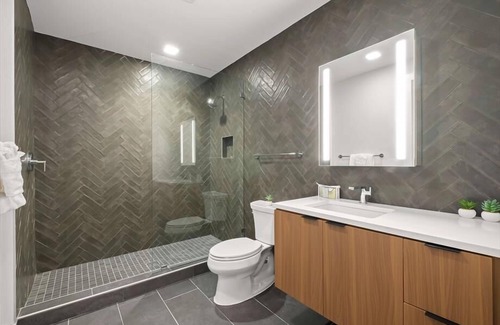 NoMa House | Commutable Location| Onsite Movie Theater | Washing ton DC