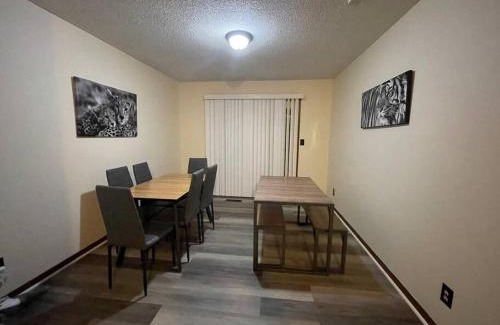 Columbia House | ~Como's Finest ~A Home Away From Home ~Sleeps 10 ~