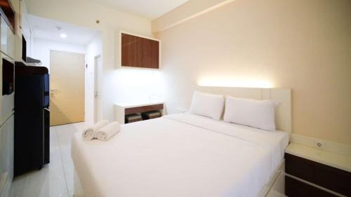 Surabaya Apartment | Compact and Cozy Stay Studio at Bale Hinggil Apartment By Travelio