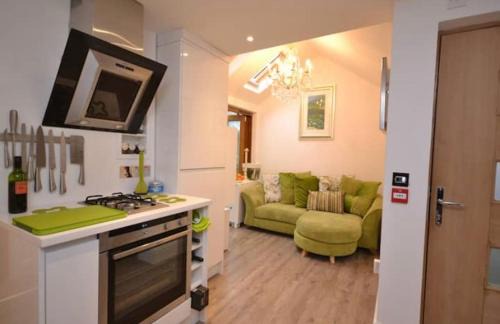Kingsbridge Apartment | Compact, central apartment, dog friendly.