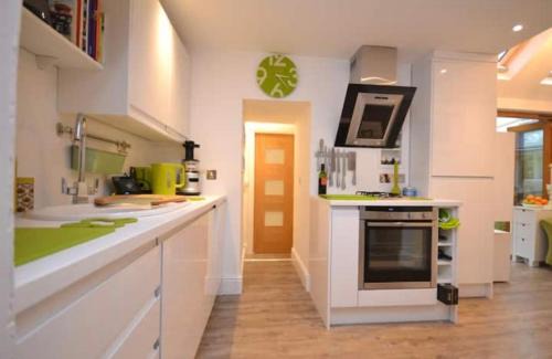 Kingsbridge Apartment | Compact, central apartment, dog friendly.