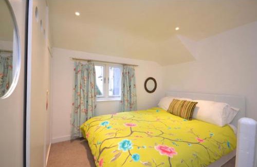 Kingsbridge Apartment | Compact, central apartment, dog friendly.
