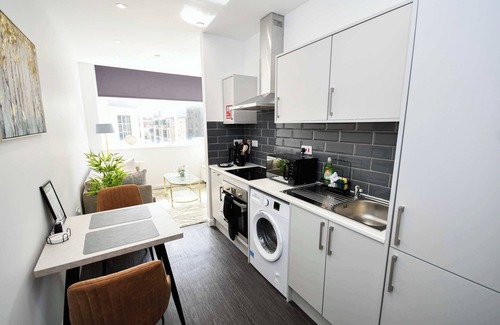 Eastleigh Apartment | Compact & Convenient 1 Bed Apartment in Bradford