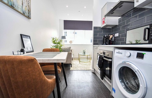 Eastleigh Apartment | Compact & Convenient 1 Bed Apartment in Bradford