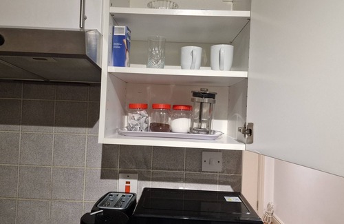 Camberwell Apartment | Compact Living Cosy Studio Flat in London