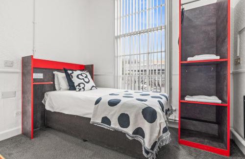 Dudley Apartment | Compact Studio for , Kitchen, WiFi, Parking in Dudley