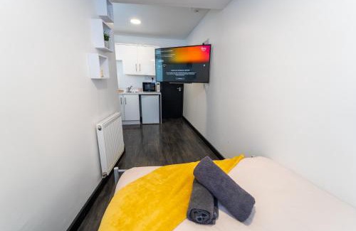 Selly Oak Apartment | Compact studios available close to UoB and 10mins from the City!