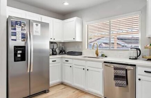 Calico Ridge House | ❤️ Companion Retreat - New 4 BR Luxury Vegas Home