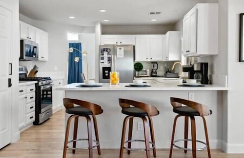 Calico Ridge House | ❤️ Companion Retreat - New 4 BR Luxury Vegas Home
