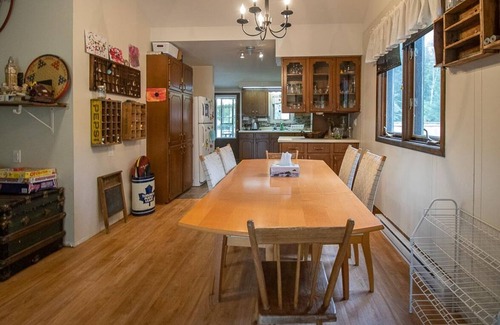 Sauble Beach Cottage | Compass Cottage - Pool & 10 mins to Sauble Beach