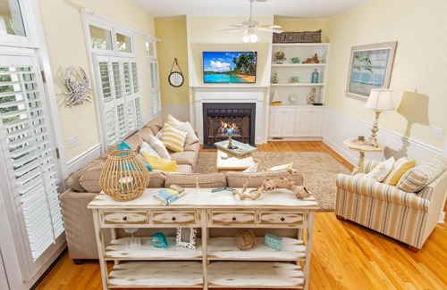 Litchfield by the Sea House | Compass Point 82 3BR 3 BA House w Kitchen