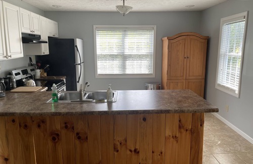 Butler House | Compass Rose: Orient yourself! 3 bedroom peaceful retreat on the lake