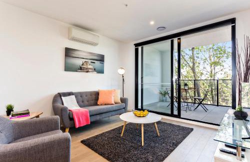 St Kilda Apartment | COMPLETE HOST Park View St Kilda
