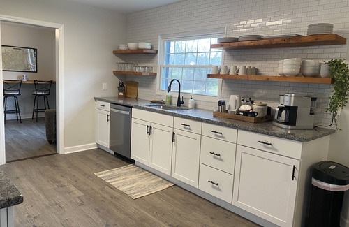Hendersonville House | Completely Remodeled and Central to the best trails in WNC!