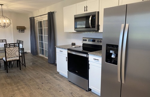 Hendersonville House | Completely Remodeled and Central to the best trails in WNC!