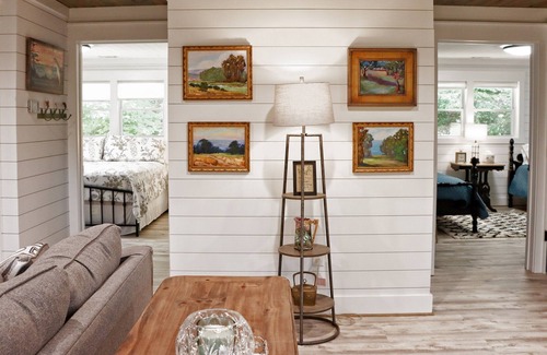 Clarkesville Cottage | Completely Remodeled Cabin Minutes from Lake Burton! New Listing! Pet Friendly