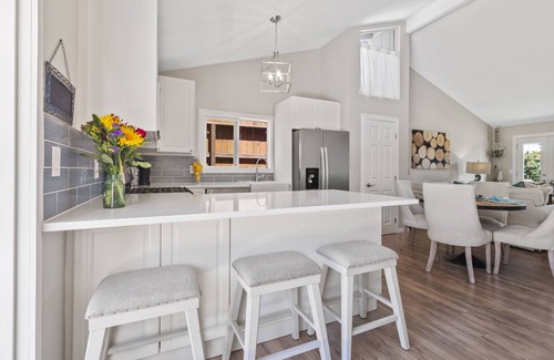 Lantern District House | Completely Remodeled Home in desireable Lantern District with Great Location!