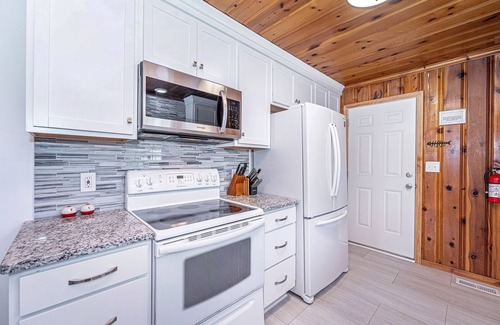 Moncks Corner Cottage | Completely renovated lake house with boat landing, dock, fire pit and deck!