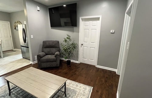 Shawnee Heights Cottage | Completely Renovated 2-bedroom cottage in Kansas City with WiFi, TV & W+D.