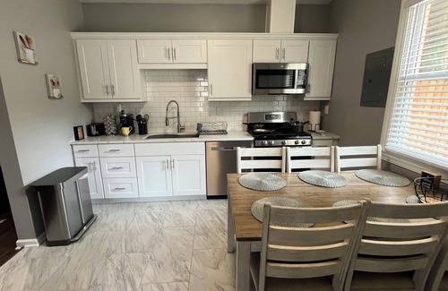 Shawnee Heights Cottage | Completely Renovated 2-bedroom cottage in Kansas City with WiFi, TV & W+D.