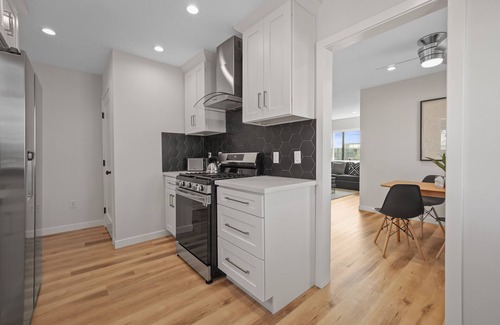 Los Angeles Ski Chalet | Completely Renovated Oasis on The Hill Los Angeles/Inglewood