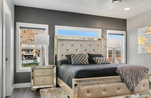 Quincy House | Completely Renovated Townhome in Sunserra at Crescent Bar