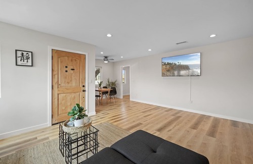 Los Angeles House | Completely Renovated Oasis on the Hill