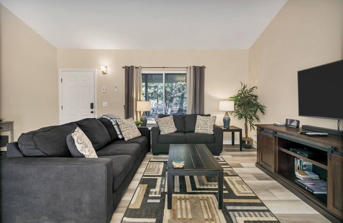 Deschutes River Woods House | Completely Updated! Private HOT TUB, A/C, Pine Trees, Close to Town
