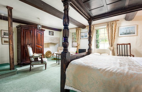 Cross House | Compton House