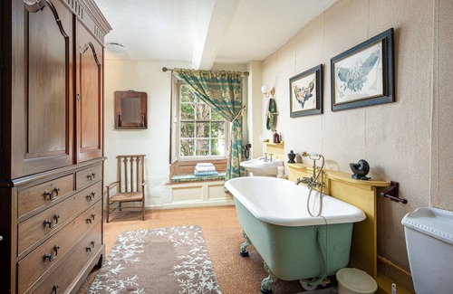 Cross House | Compton House