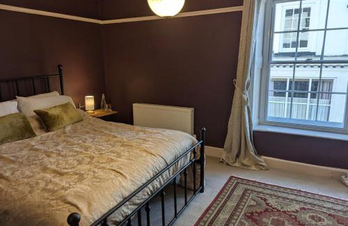 Llanfyllin House | Compton House, Llanfyllin