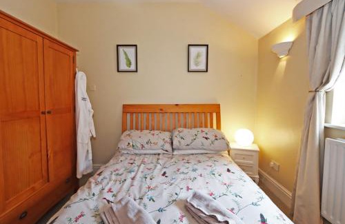 Newark Apartment | Compton House Snug