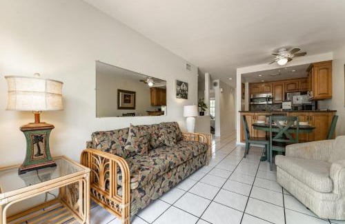 Truman Annex House | Conch Adventure by AvantStay Great Location w Patio Outdoor Dining and Shared Pool Week Long Stays