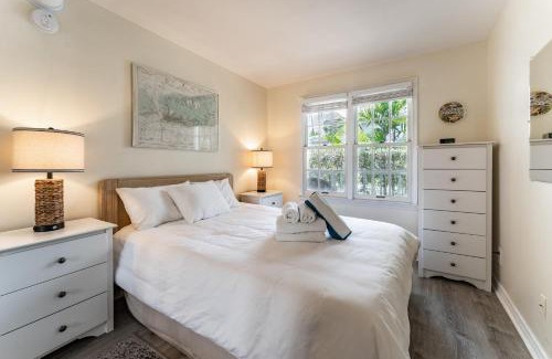 Truman Annex House | Conch Adventure by AvantStay Great Location w Patio Outdoor Dining and Shared Pool Week Long Stays