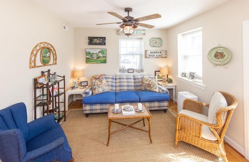 Northeast Virginia Beach House | Conch Shell Cottage - North End VB