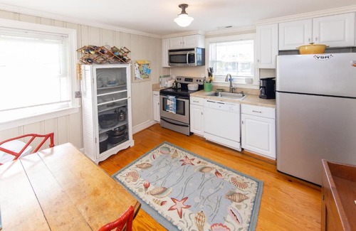 Northeast Virginia Beach House | Conch Shell Cottage - North End VB