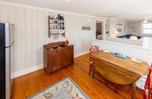 Northeast Virginia Beach House | Conch Shell Cottage - North End VB