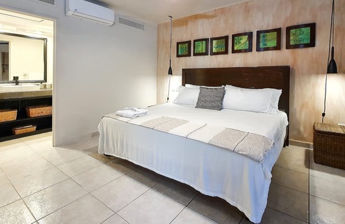 El Rosarito Condo | Condo 103 Black & White 2 BDR