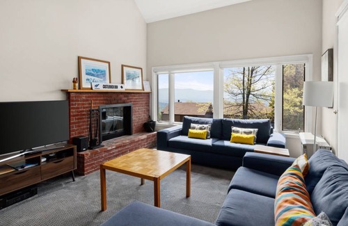 Warren Condo | Condo ∙ 3 bedrooms ∙ 8 guests