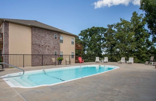 Hollister Condo | Condo A-7 3 Bedroom Condo by Redawning
