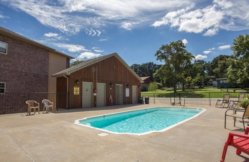 Hollister Condo | Condo A-7 3 Bedroom Condo by Redawning