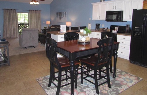 Hollister Condo | Condo A-7 3 Bedroom Condo by Redawning