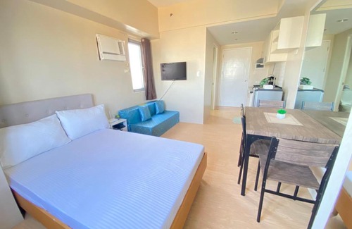 North Reclamation Area Apartment | Condo across SM City Cebu with Wifi, up to 4 person