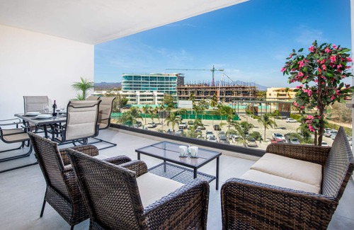 Flamingos Condo | Condo Aria Ocean 411 by Kivoya